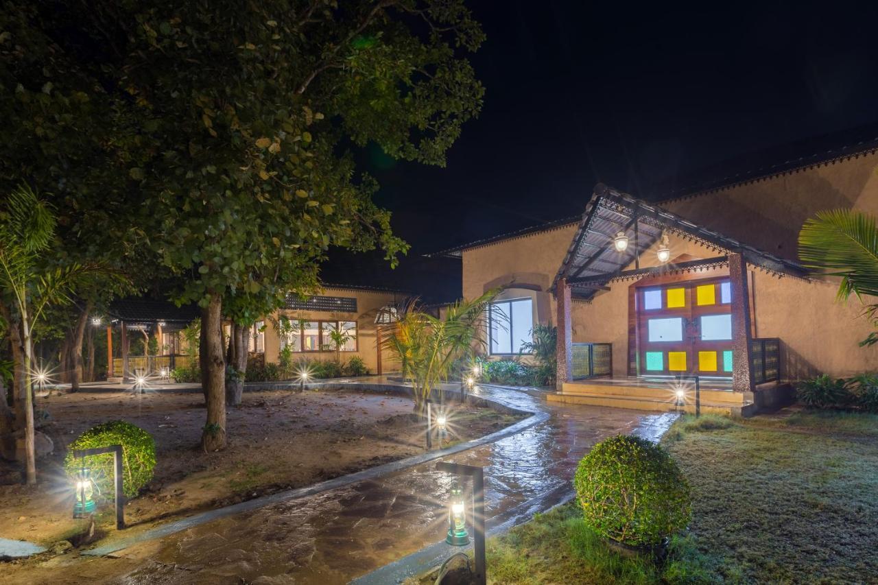 Sterling Padam Pench Hotel Khawasa Exterior photo