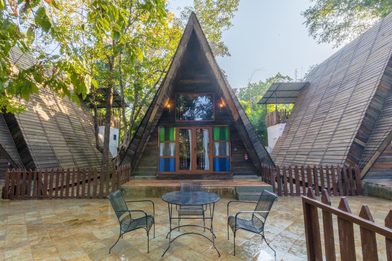 Sterling Padam Pench Hotel Khawasa Exterior photo