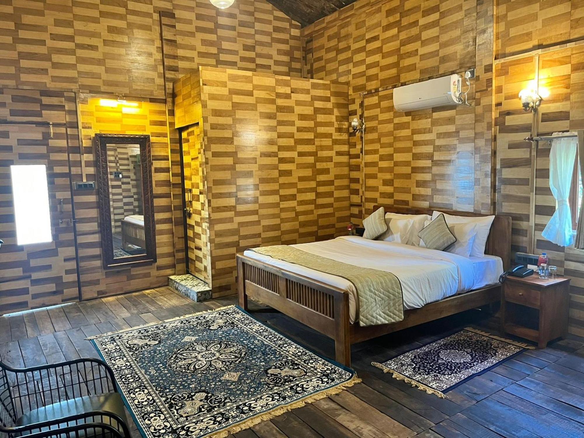 Sterling Padam Pench Hotel Khawasa Exterior photo